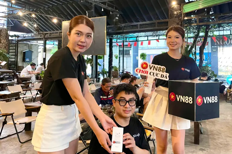 Dân bet đến xem bóng đá vừa được giao lưu phím kèo cho nhau, vừa trải nghiệm cảm giác VIP thực thụ Dân bet đến xem bóng đá vừa được giao lưu phím kèo cho nhau, vừa trải nghiệm cảm giác VIP thực thụ